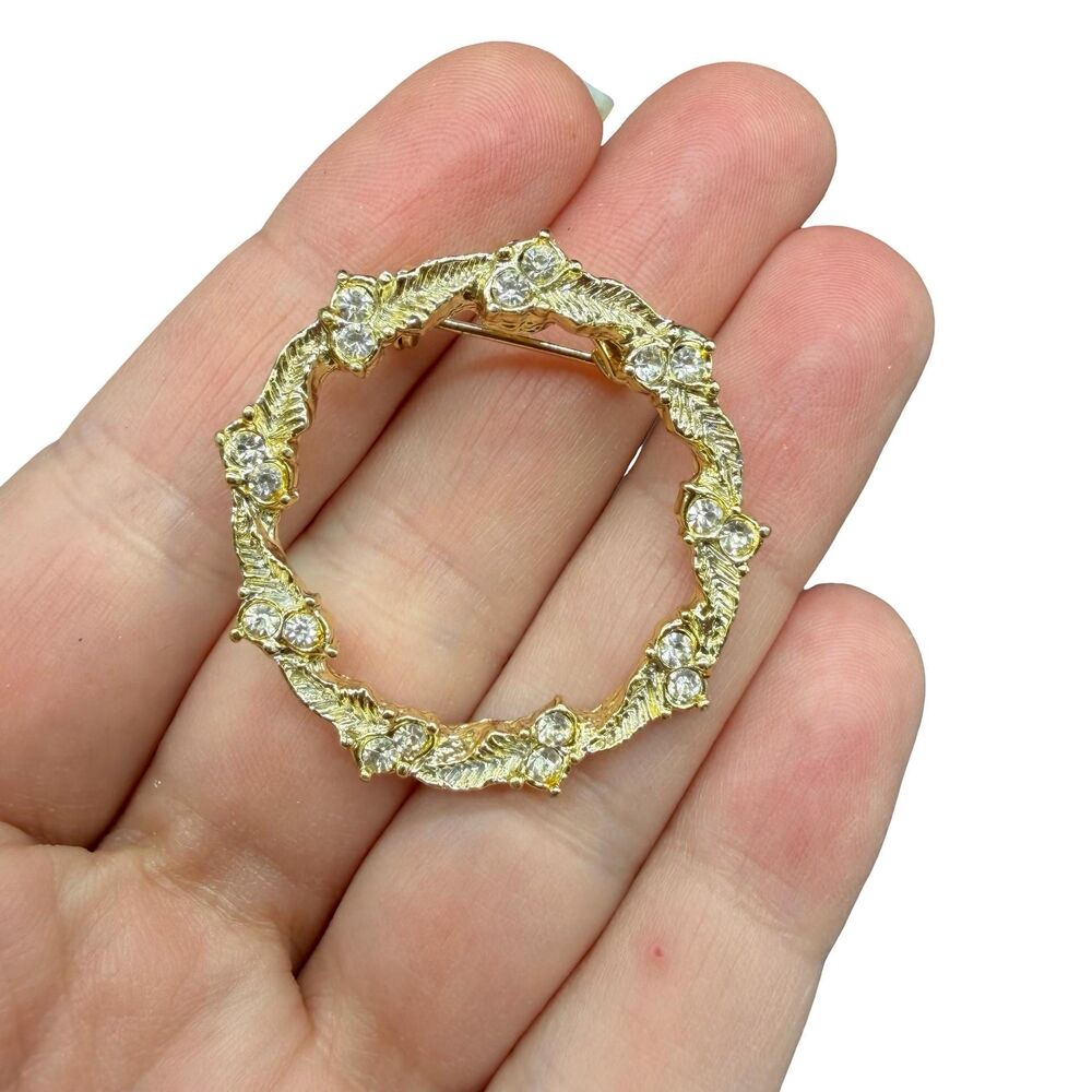 Vintage Jewelry Gerry’s Gold Tone Circle Brooch with rhinestones Round Gold Pin